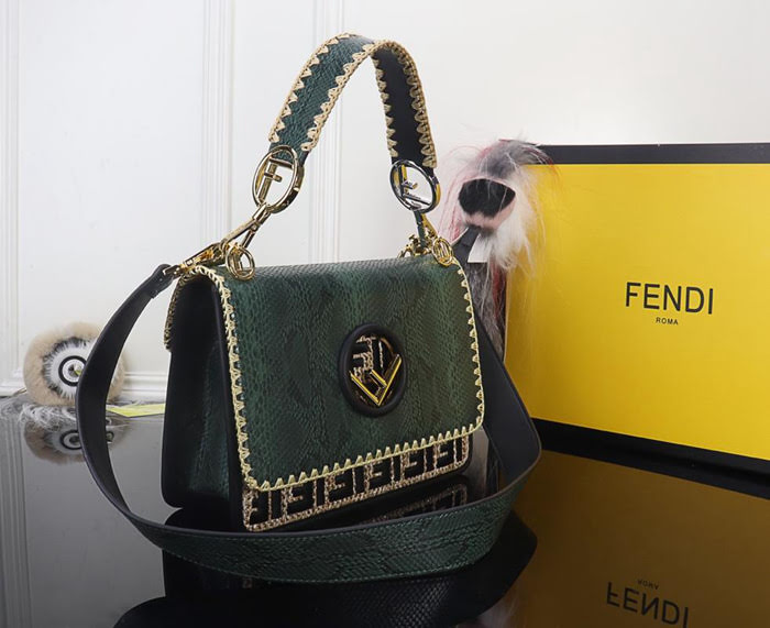 FENDI芬迪 獨家蛇紋編制系列 全新正方型Logo 手提肩背包 8806蛇紋系列  fd1659