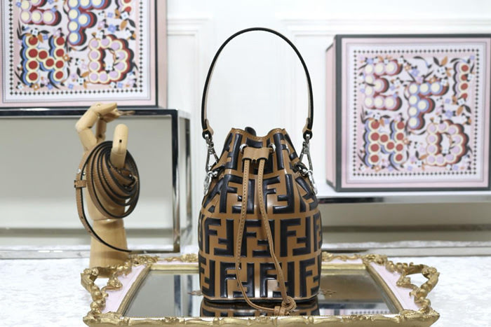 FENDI芬迪 原單 Fendi MINI BUCKET 牛皮時尚女包 可手提 亦可斜挎 F9006  fd1675