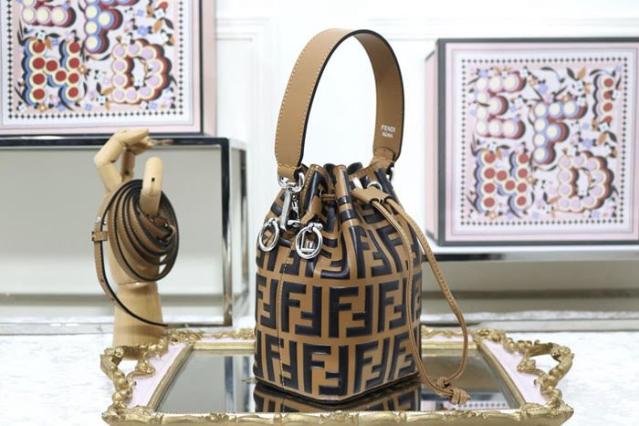 FENDI芬迪 原單 Fendi MINI BUCKET 牛皮時尚女包 可手提 亦可斜挎 F9006  fd1675