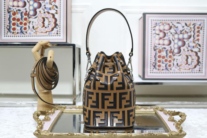 FENDI芬迪 原單 Fendi MINI BUCKET 牛皮時尚女包 可手提 亦可斜挎 F9006  fd1675