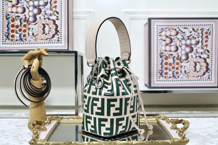 FENDI芬迪 原單 Fendi MINI BUCKET 牛皮時尚女包 可手提 亦可斜挎 F6030  fd1676