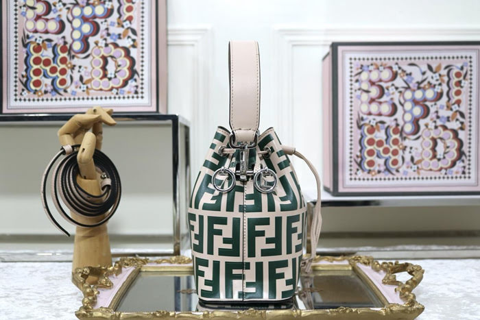 FENDI芬迪 原單 Fendi MINI BUCKET 牛皮時尚女包 可手提 亦可斜挎 F6030  fd1676