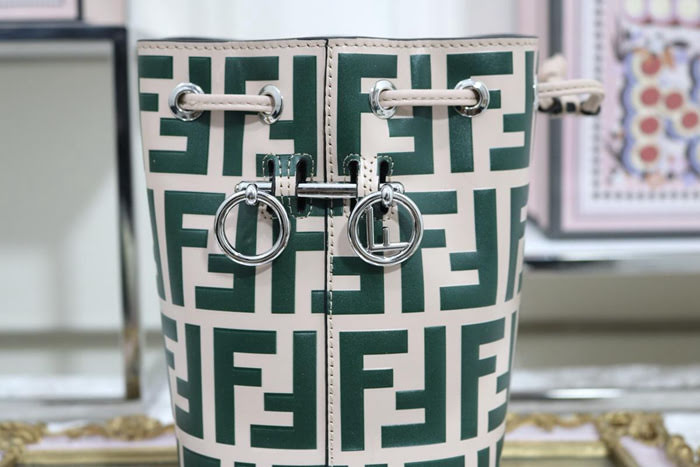 FENDI芬迪 原單 Fendi MINI BUCKET 牛皮時尚女包 可手提 亦可斜挎 F6030  fd1676