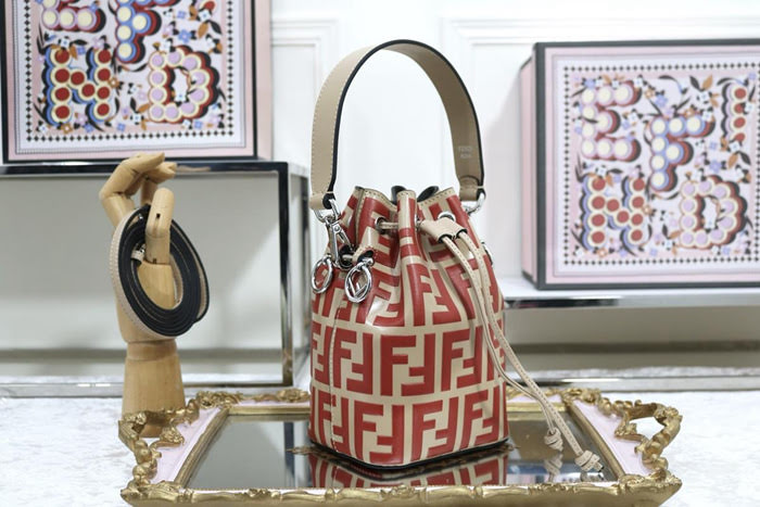 FENDI芬迪 原單 Fendi MINI BUCKET 牛皮時尚女包 可手提 亦可斜挎 F6030  fd1677