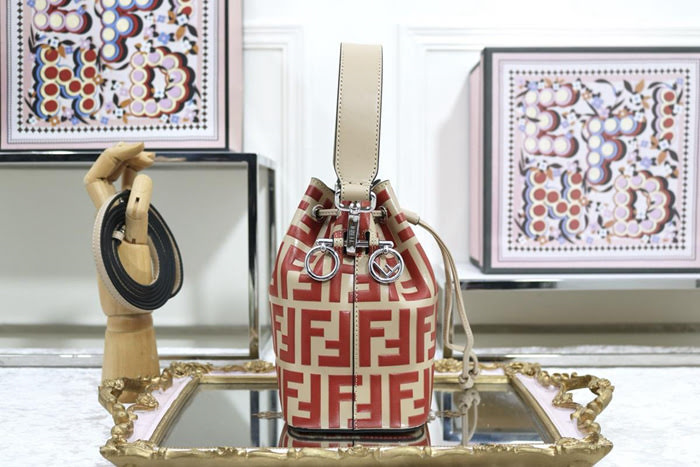 FENDI芬迪 原單 Fendi MINI BUCKET 牛皮時尚女包 可手提 亦可斜挎 F6030  fd1677