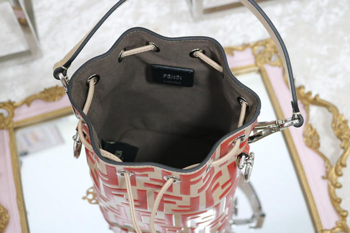 FENDI芬迪 原單 Fendi MINI BUCKET 牛皮時尚女包 可手提 亦可斜挎 F6030  fd1677