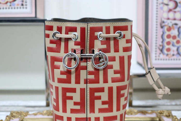 FENDI芬迪 原單 Fendi MINI BUCKET 牛皮時尚女包 可手提 亦可斜挎 F6030  fd1677