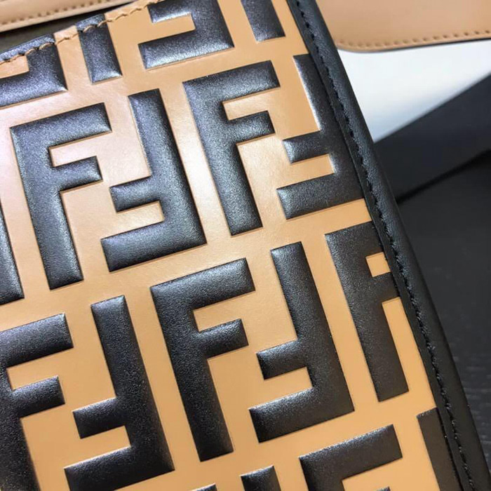 FENDI芬迪 原單 杏棕色小牛皮 翻蓋手袋 可斜背或手拿 F9017  fd1688