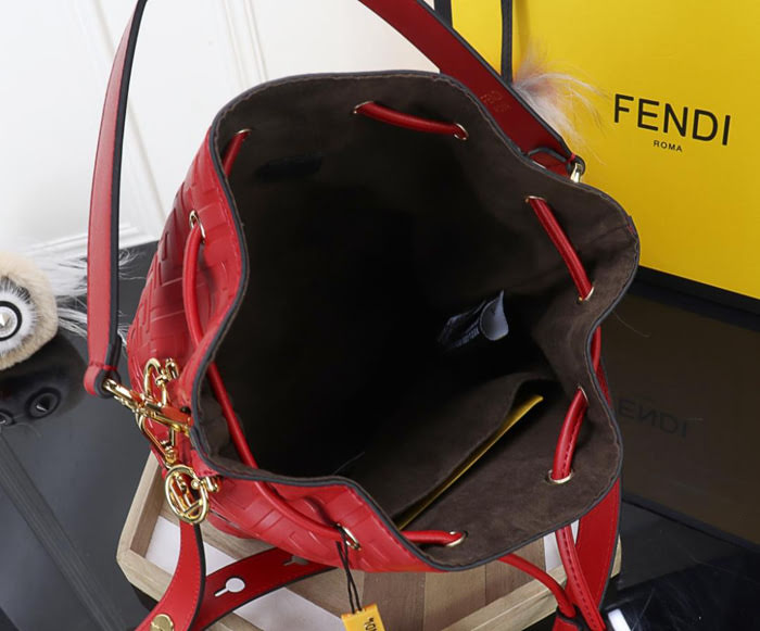 FENDI芬迪 獨家首發 黑色壓花小牛皮 中型款MON TRéSOR水桶包 抽繩開合 肩背或斜背 5509  fd1745