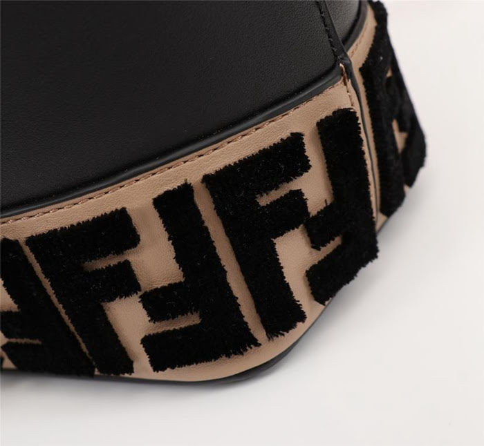 FENDI芬迪 升級版 Fendi 新款桶包 底部繡雙F 袋口收縮 單肩斜挎水桶包  fd1774
