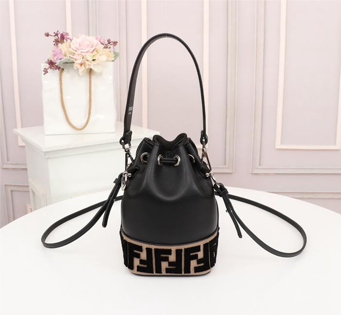 FENDI芬迪 升級版 Fendi 新款桶包 底部繡雙F 袋口收縮 單肩斜挎水桶包  fd1774