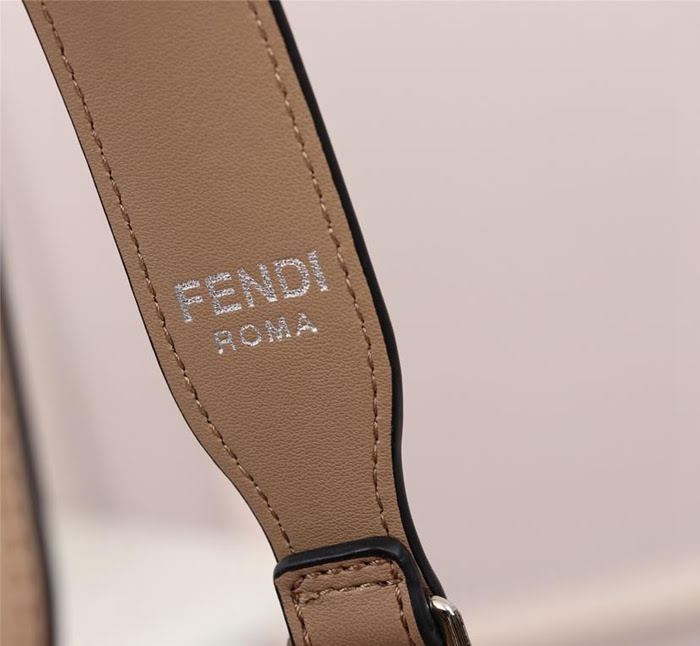 FENDI芬迪 升級版 Fendi 新款桶包 底部繡雙F 袋口收縮 單肩斜挎水桶包  fd1776