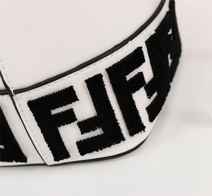 FENDI芬迪 升級版 Fendi 新款桶包 底部繡雙F 袋口收縮 單肩斜挎水桶包  fd1777