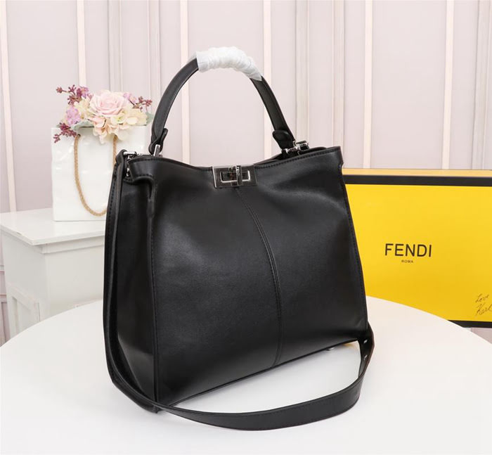 FENDI芬迪 2018最新秋冬款 柔軟輕盈 單手柄大號手袋 可拆卸肩帶 小牛皮材質  fd1795