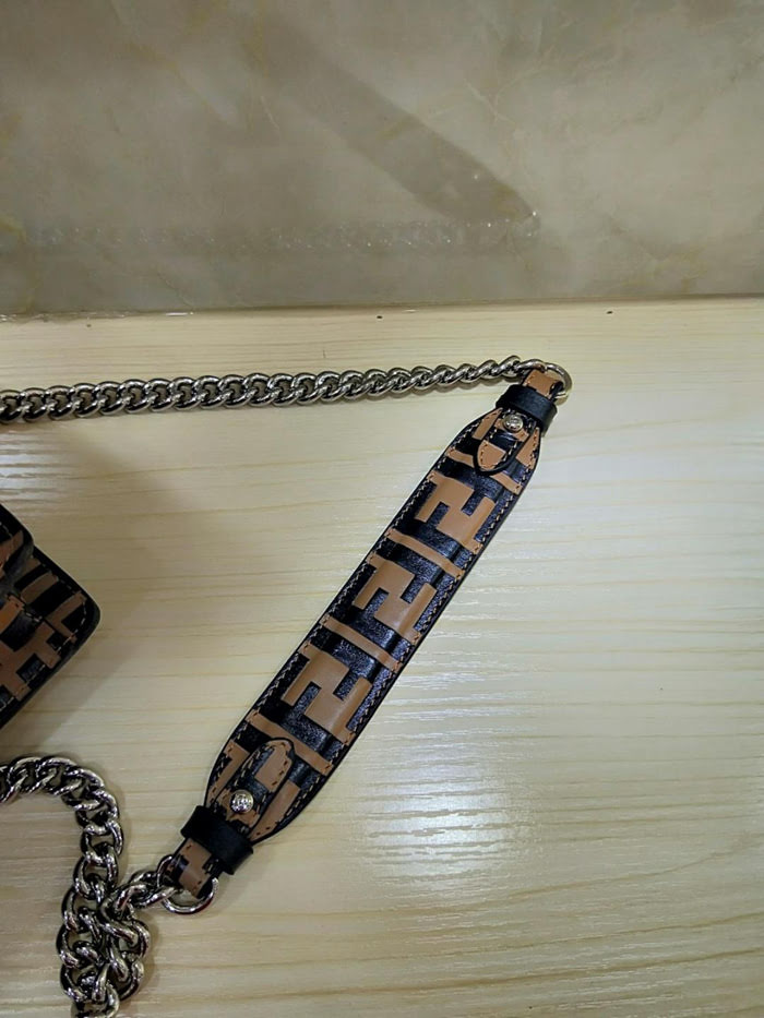 FENDI芬迪 火爆全球雙FF小號 原單品質 進口頭層牛皮 壓花斜背包  fd1804
