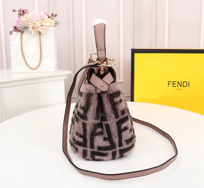 FENDI芬迪 小號新款 對版之作 百分百羊毛 包身短羊毛 經典拼色條紋雙F圖案 女款手提斜挎包  fd1827