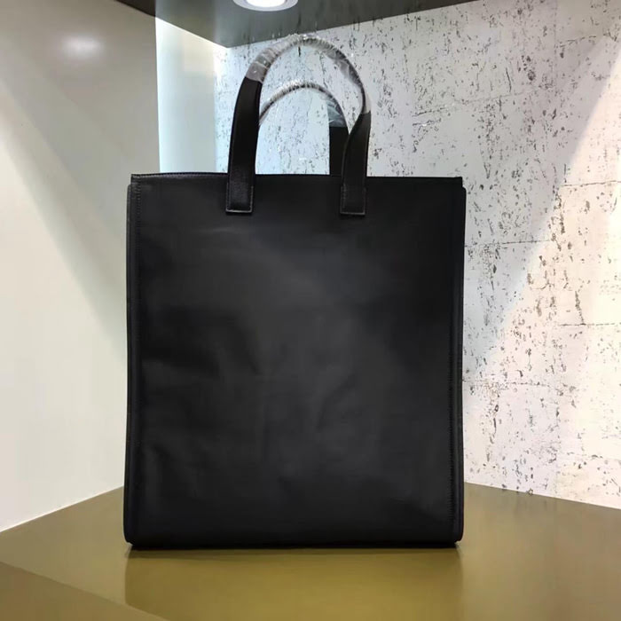 FENDI芬迪 優質尼龍購物袋 雙手提 內部附帶小口袋 8252  fd1839