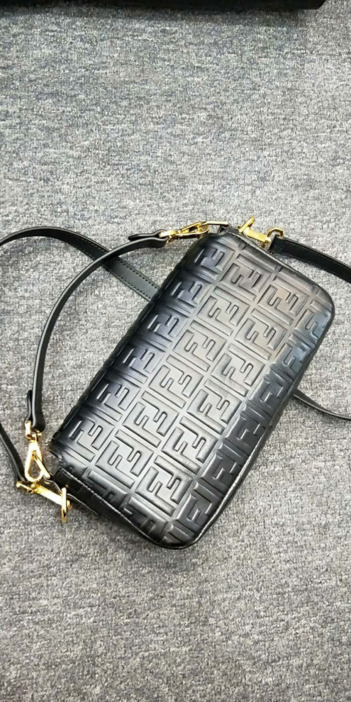FENDI芬迪 小黑手拎 斜挎美包包 時尚斜背包  fd1872