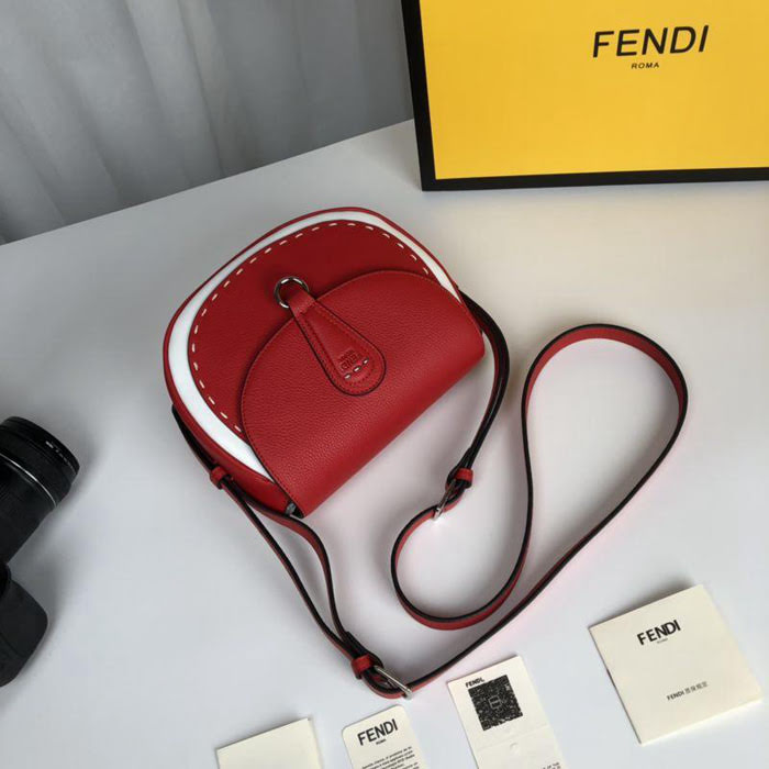 FENDI芬迪 原單爆款 休閒時尚 小斜挎馬鞍包  fd1874