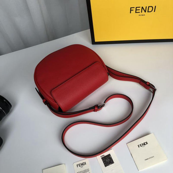 FENDI芬迪 原單爆款 休閒時尚 小斜挎馬鞍包  fd1874