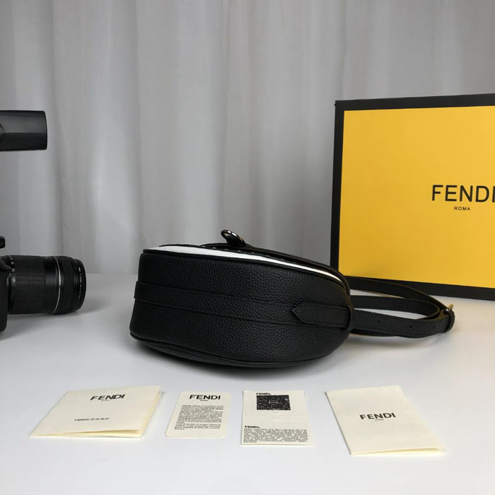 FENDI芬迪 原單爆款 休閒時尚 小斜挎馬鞍包  fd1876