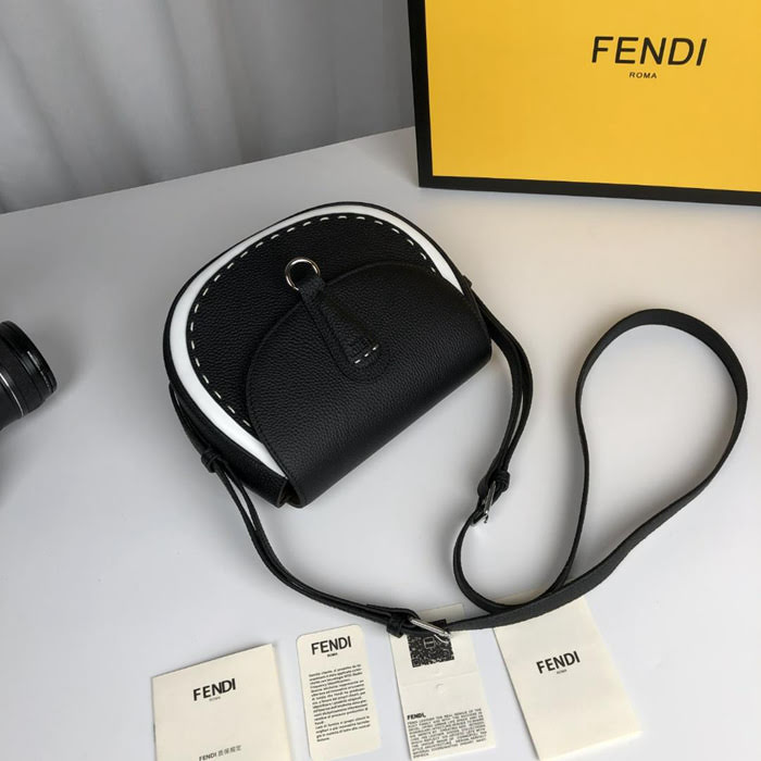 FENDI芬迪 原單爆款 休閒時尚 小斜挎馬鞍包  fd1876