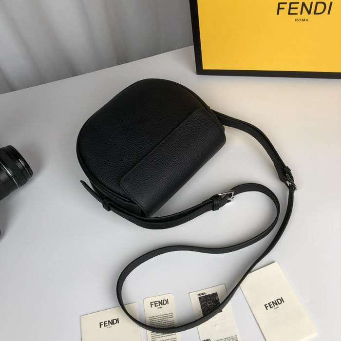 FENDI芬迪 原單爆款 休閒時尚 小斜挎馬鞍包  fd1876