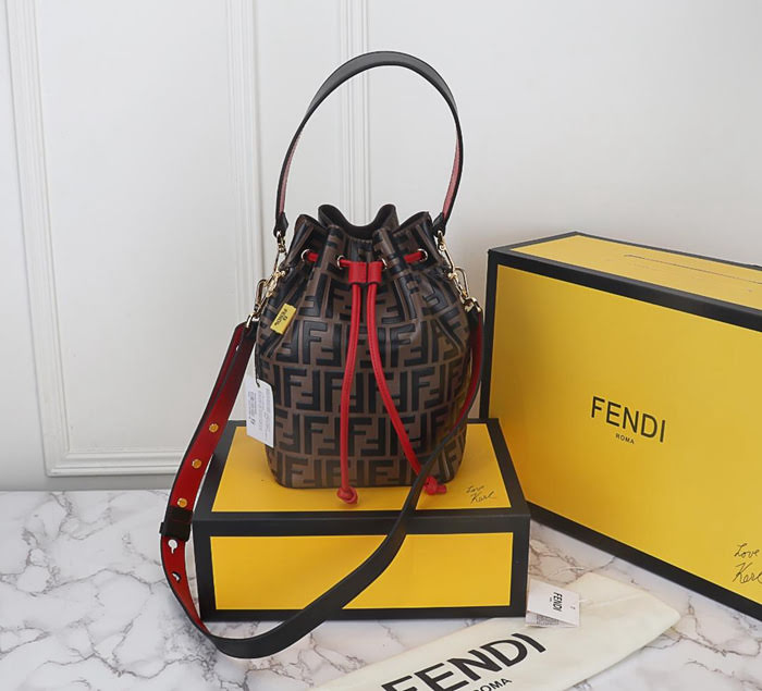 FENDI芬迪 獨家首發 中型款 黑色壓花小牛皮 MON TRéSOR水桶包 5509  fd1877