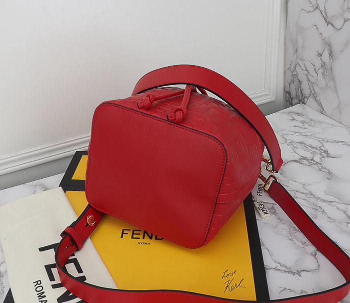 FENDI芬迪 獨家首發 中型款 黑色壓花小牛皮 MON TRéSOR水桶包 5509  fd1878