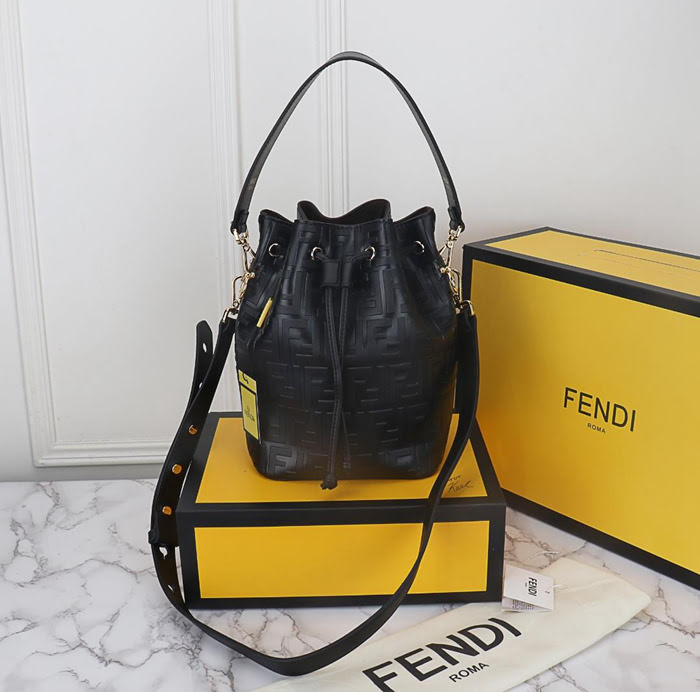 FENDI芬迪 獨家首發 中型款 黑色壓花小牛皮 MON TRéSOR水桶包 5509  fd1879