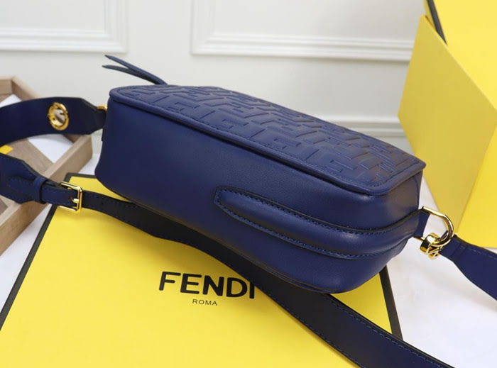 FENDI芬迪 官方最新相機包 背面原版對壓花 斜跨小包 0998#  fd1882