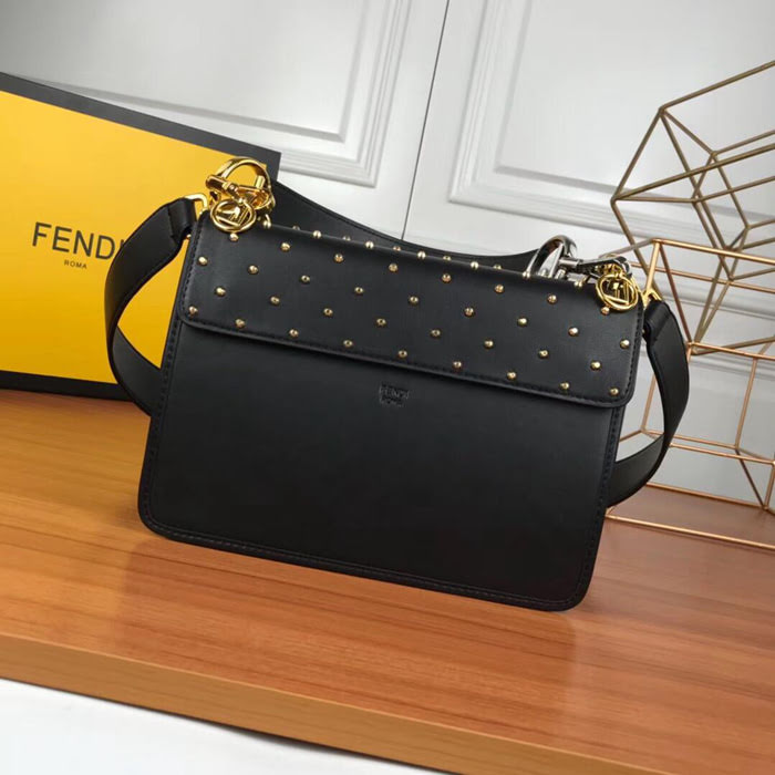 FENDI芬迪 官網主推 最新翻蓋中號 手袋 可斜背或手拿 8806  fd1884