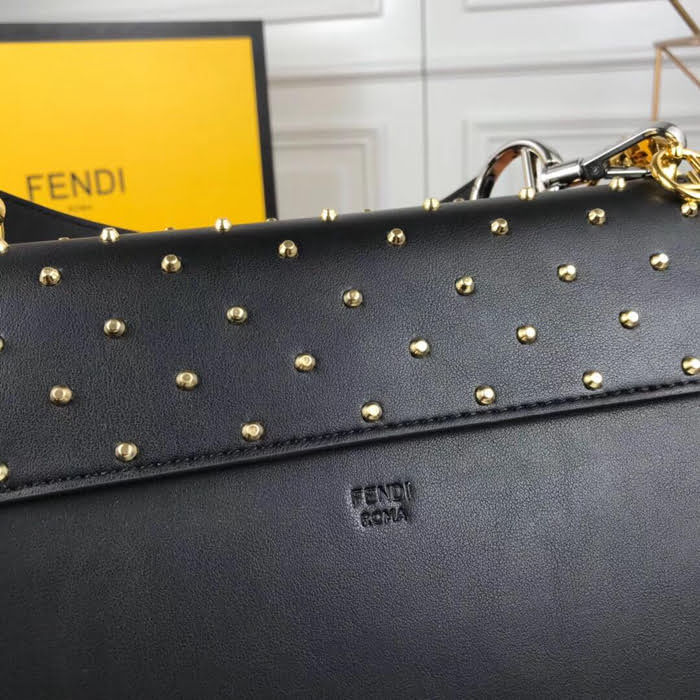 FENDI芬迪 官網主推 最新翻蓋中號 手袋 可斜背或手拿 8806  fd1884