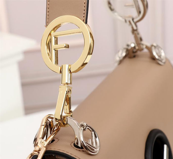 FENDI芬迪 FENDI KAN I手袋 飾以最新FENDI F LOGO 經典雙F圖案 可斜背或手拿  fd1896