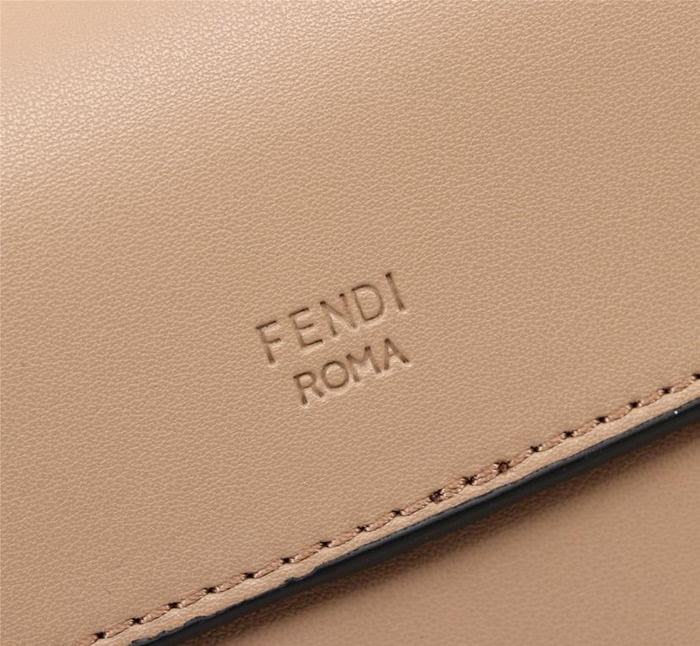 FENDI芬迪 FENDI KAN I手袋 飾以最新FENDI F LOGO 經典雙F圖案 可斜背或手拿  fd1896