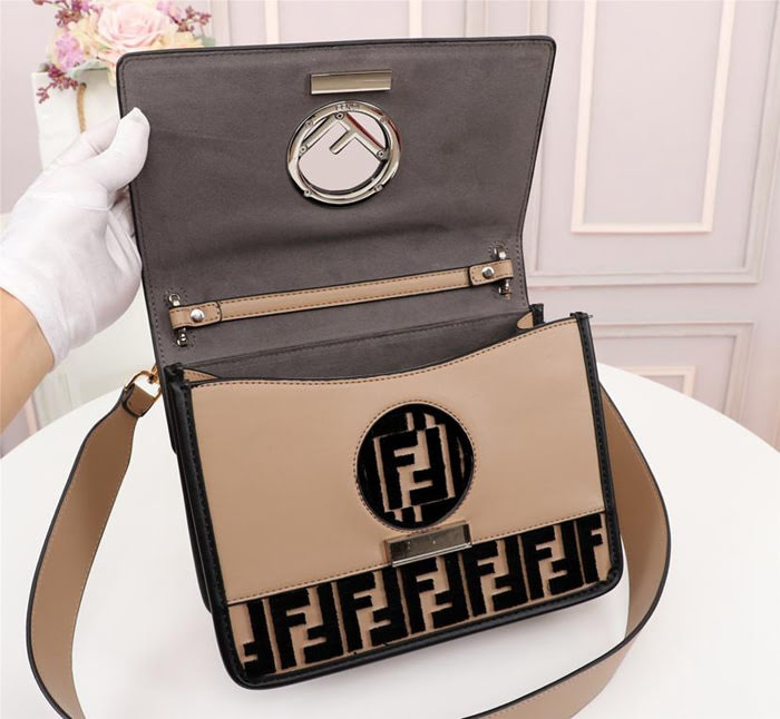 FENDI芬迪 FENDI KAN I手袋 飾以最新FENDI F LOGO 經典雙F圖案 可斜背或手拿  fd1896