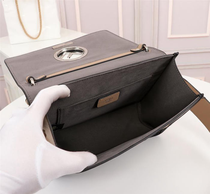 FENDI芬迪 FENDI KAN I手袋 飾以最新FENDI F LOGO 經典雙F圖案 可斜背或手拿  fd1896