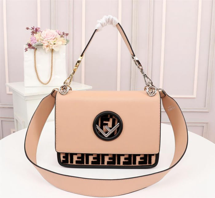 FENDI芬迪 FENDI KAN I手袋 飾以最新FENDI F LOGO 經典雙F圖案 可斜背或手拿  fd1899