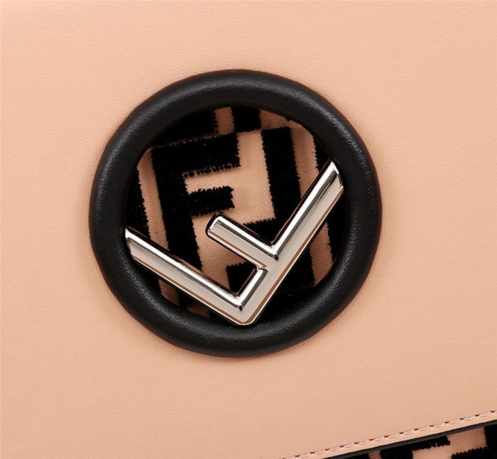 FENDI芬迪 FENDI KAN I手袋 飾以最新FENDI F LOGO 經典雙F圖案 可斜背或手拿  fd1899
