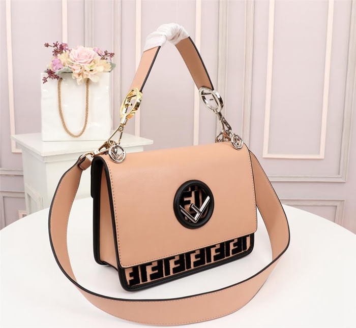 FENDI芬迪 FENDI KAN I手袋 飾以最新FENDI F LOGO 經典雙F圖案 可斜背或手拿  fd1899