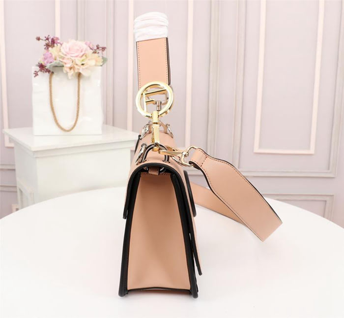 FENDI芬迪 FENDI KAN I手袋 飾以最新FENDI F LOGO 經典雙F圖案 可斜背或手拿  fd1899