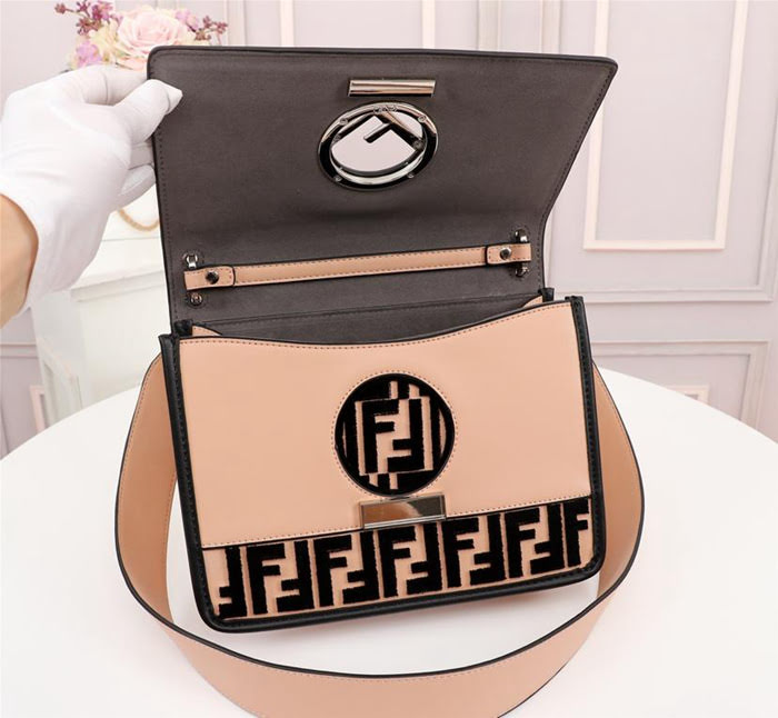 FENDI芬迪 FENDI KAN I手袋 飾以最新FENDI F LOGO 經典雙F圖案 可斜背或手拿  fd1899