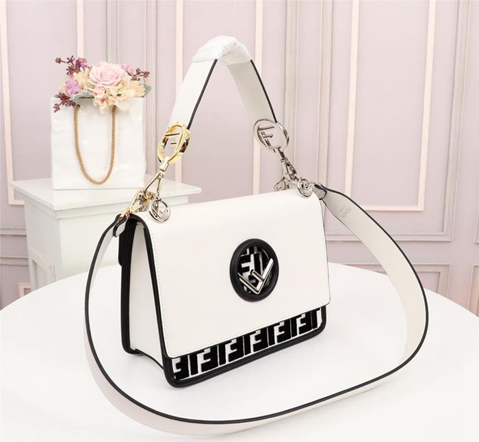 FENDI芬迪 FENDI KAN I手袋 飾以最新FENDI F LOGO 經典雙F圖案 可斜背或手拿  fd1900