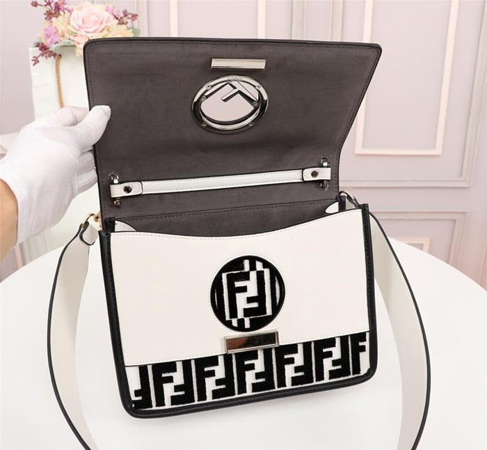 FENDI芬迪 FENDI KAN I手袋 飾以最新FENDI F LOGO 經典雙F圖案 可斜背或手拿  fd1900