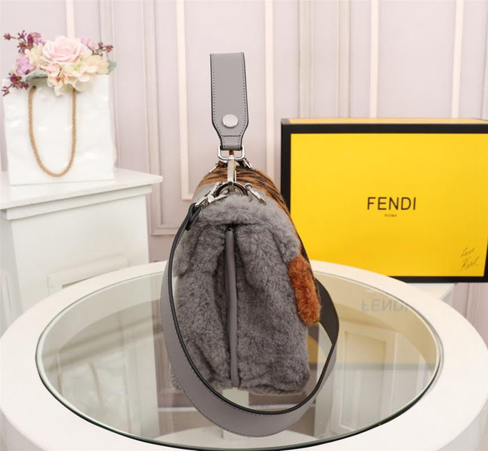 FENDI芬迪 爆款 對版之作 百分百羊毛 經典拼色條紋雙F圖案 手提肩背包  fd1910