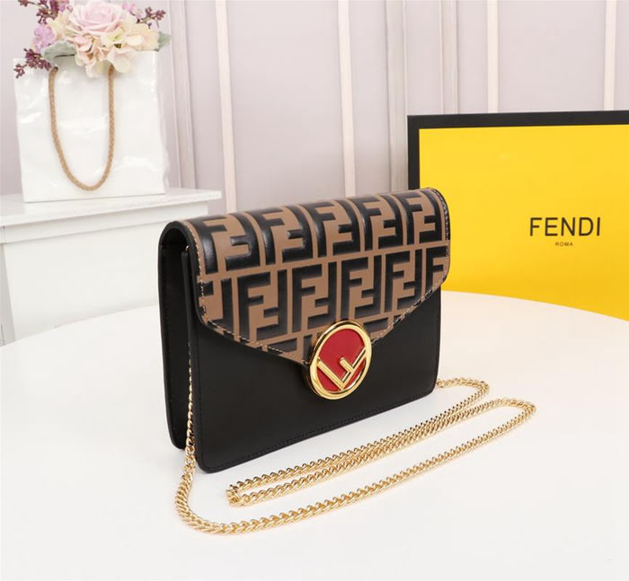 FENDI芬迪 新款 時尚百搭 鏈條斜挎包 也可以當手抓包  fd1915