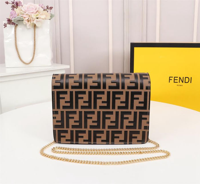FENDI芬迪 新款 時尚百搭 鏈條斜挎包 也可以當手抓包  fd1915