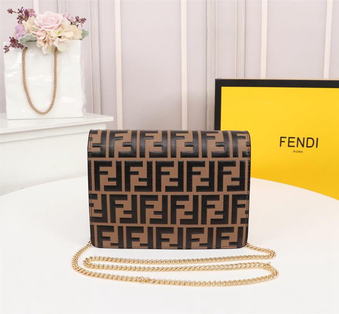 FENDI芬迪 新款 時尚百搭 鏈條斜挎包 也可以當手抓包  fd1916
