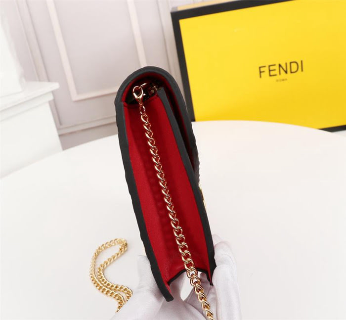 FENDI芬迪 新款 時尚百搭 鏈條斜挎包 也可以當手抓包  fd1916