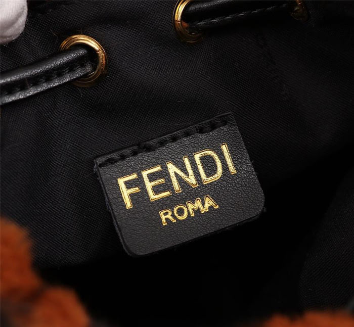 FENDI芬迪 雙F經典款 Fendi MINI BUCKET 字母繡 可手提 亦可斜挎  fd1918